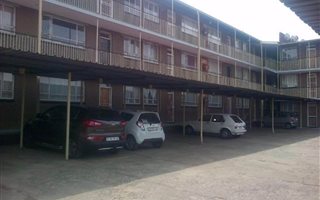 2 Bedroom Apartment in Ravensklip