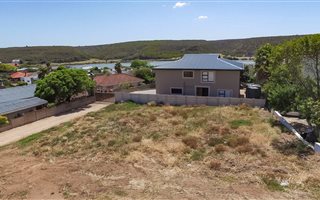 534 m² Land available in Stilbaai