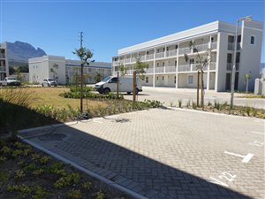 2 Bed Flat in Nuutgevonden