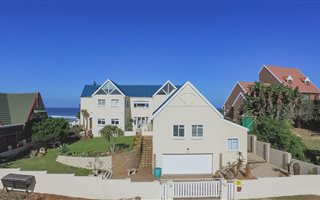 3 Bedroom House in Kini Bay