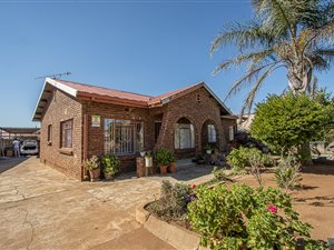3 Bed House in Lennoxton