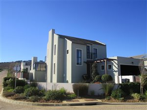 3 Bed House in Kelderhof Country Village