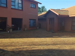 7 Bed House in Larrendale