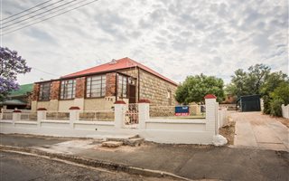 4 Bedroom House in Oudtshoorn Central
