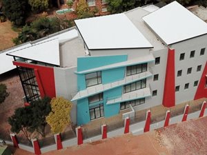 910 m² Office Space in Moreleta Park