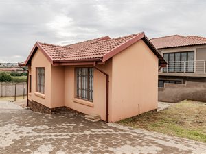 2 Bed House in Grobler Park