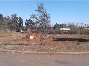 1190 m² Land available in Rensburg