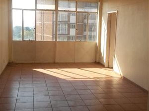 1.5 Bed Apartment in Weavind Park
