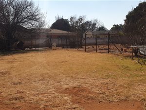 1600 m² Land available in Dersley