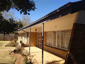 4 Bed House in Universitas