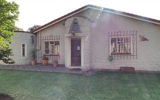 4 Bedroom House in Die Heuwel