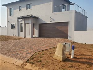 3 Bed House in Halfway House