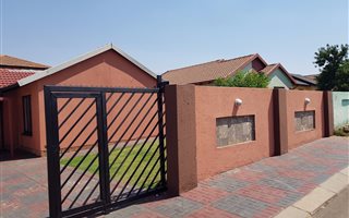 3 Bedroom House in Roodekop