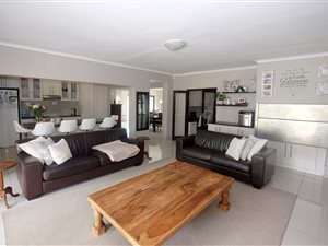 3 Bed House in La Rochelle