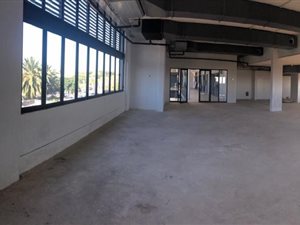 212 m² Retail Space in Sunningdale