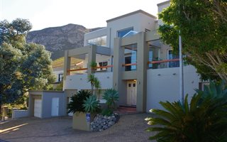 6 Bedroom House in Hermanus Heights