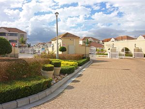 2 Bed Apartment in Vredekloof Heights
