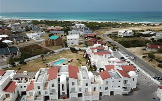 3 Bedroom Apartment in Struisbaai