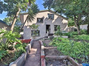 4 Bed House in Clarendon Marine