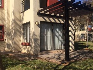 Bachelor apartment in Hazeldean (Silverlakes Surroundings)