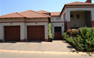 3 Bedroom House in Olympus