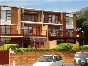 2 Bed Apartment in Gordons Bay Central