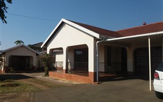 2 Bedroom House in Hayfields