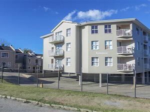 2 Bed Apartment in West Hill