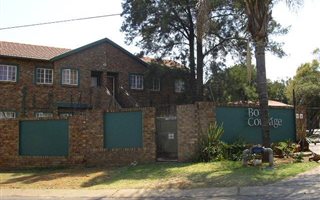 2 Bedroom Townhouse in Die Hoewes
