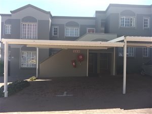 3 Bed Townhouse in Roodekrans