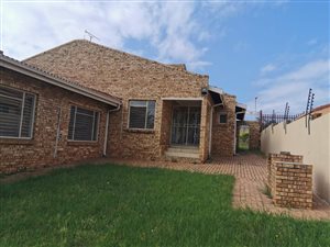 5 Bed House in Marlboro Gardens