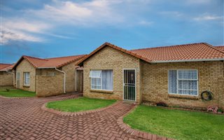 2 Bedroom Simplex in Grobler Park