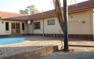 4 Bedroom House in Ivy Park