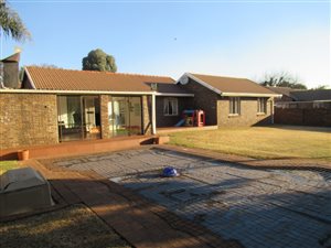 6 Bed House in Wierda Park