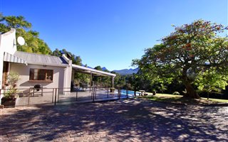 6 Bedroom House in Hoekwil