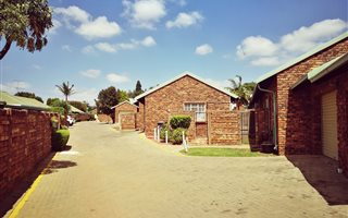 2 Bedroom Simplex in Elarduspark