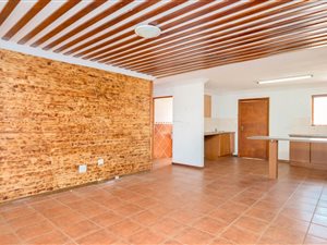 2 Bed Townhouse in Rooihuiskraal North