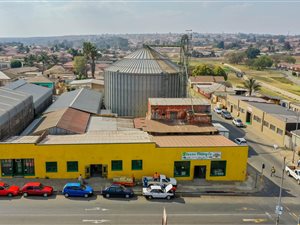 1400 m² Commercial space in Krugersdorp West