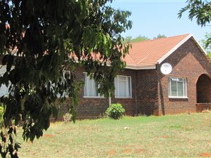 21.4 ha Farm in Leeuwfontein