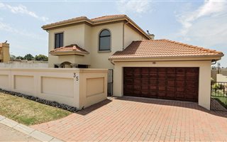 4 Bedroom House in Summerset