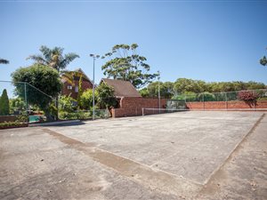760 m² Land available in Weybridge Park