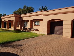 4 Bed House in Erasmia