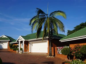 4 Bed Apartment in Mt Edgecombe Estate 1 & 2