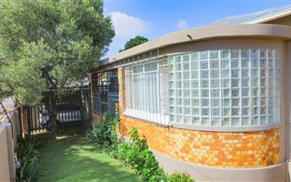 3 Bedroom House in Kensington