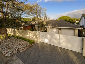 4 Bed House in Woodlands