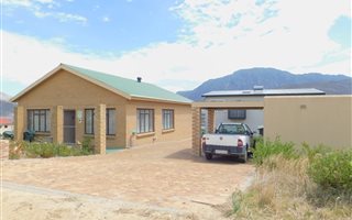 2 Bedroom House in Pringle Bay