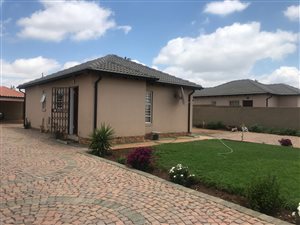 2 Bed House in Azaadville