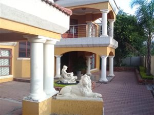 6 Bed House in Theresa Park