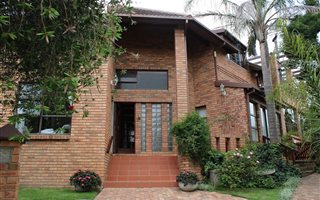 5 Bedroom House in Somerset Heights