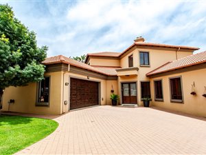 4 Bed House in Mooikloof Gardens